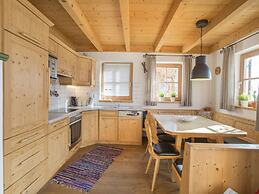Quiet Chalet With Sauna in Konigsleiten