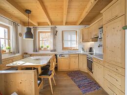 Quiet Chalet With Sauna in Konigsleiten
