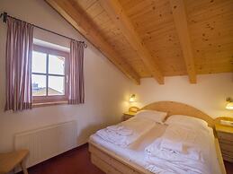 Quiet Chalet With Sauna in Konigsleiten