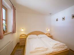 Quiet Chalet With Sauna in Konigsleiten