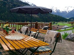 Quiet Chalet With Sauna in Konigsleiten