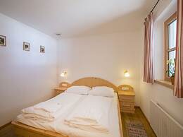 Quiet Chalet With Sauna in Konigsleiten