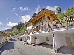 Deluxe Chalet With Pool in Konigsleiten