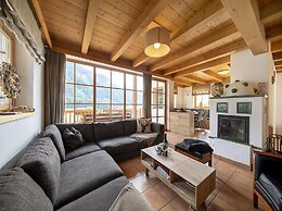 Deluxe Chalet With Pool in Konigsleiten