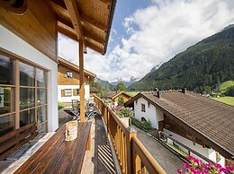 Deluxe Chalet With Pool in Konigsleiten