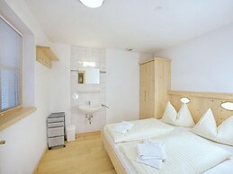 Deluxe Chalet With Pool in Konigsleiten