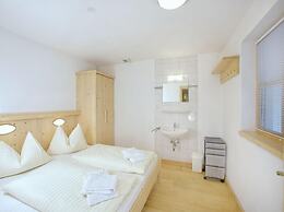 Deluxe Chalet With Pool in Konigsleiten