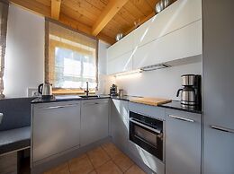 Deluxe Chalet With Pool in Konigsleiten