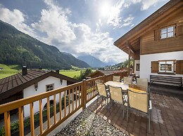 Deluxe Chalet With Pool in Konigsleiten