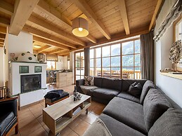 Deluxe Chalet With Pool in Konigsleiten