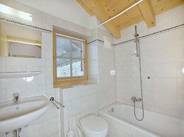 Deluxe Chalet With Pool in Konigsleiten