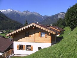 Deluxe Chalet With Pool in Konigsleiten