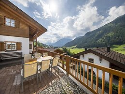 Deluxe Chalet With Pool in Konigsleiten