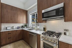 Modern 2-Bedroom Retreat in Seattle