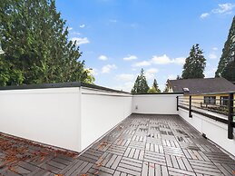 Modern 2-Bedroom Retreat in Seattle