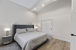 Modern 2-Bedroom Retreat in Seattle