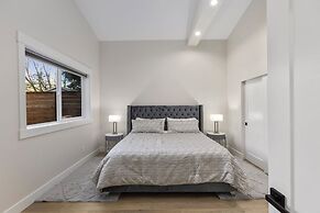Modern 2-Bedroom Retreat in Seattle