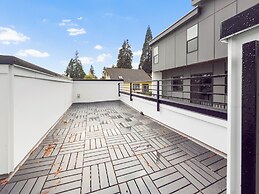 Modern 2-Bedroom Retreat in Seattle