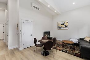 Modern 2-Bedroom Retreat in Seattle