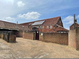 Villa Hobland Barn in Hopton