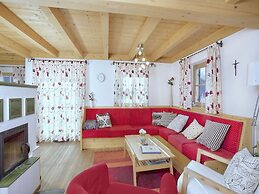 Quiet Chalet With Sauna in Konigsleiten