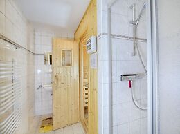 Quiet Chalet With Sauna in Konigsleiten