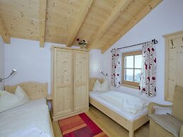 Quiet Chalet With Sauna in Konigsleiten
