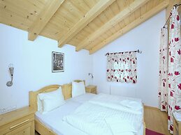 Quiet Chalet With Sauna in Konigsleiten