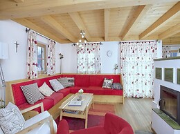 Quiet Chalet With Sauna in Konigsleiten