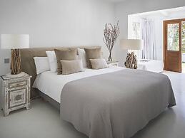 Impressive Holiday Home With Views