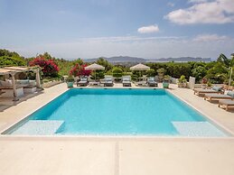 Impressive Holiday Home With Views