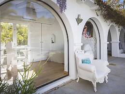 Impressive Holiday Home With Views