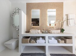 Impressive Holiday Home With Views