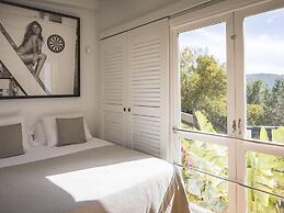 Impressive Holiday Home With Views