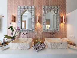 Impressive Holiday Home With Views