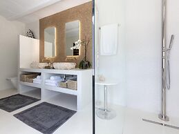 Impressive Holiday Home With Views