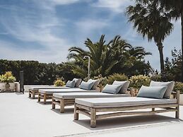 Impressive Holiday Home With Views