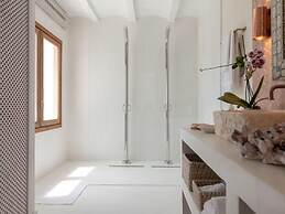 Impressive Holiday Home With Views