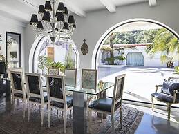 Impressive Holiday Home With Views