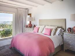 Impressive Holiday Home With Views