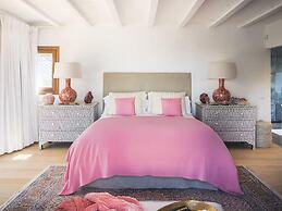 Impressive Holiday Home With Views