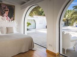 Impressive Holiday Home With Views