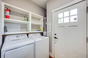 ~ 2 Mi to Dtwn San Antonio: Comfy Home w/ Yard!