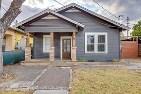~ 2 Mi to Dtwn San Antonio: Comfy Home w/ Yard!