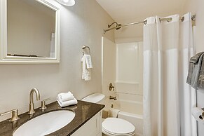 Skiing & Hiking: Mtn-view Condo in Durango!