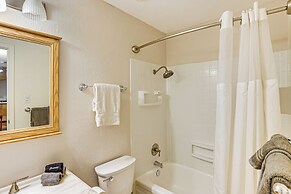 Skiing & Hiking: Mtn-view Condo in Durango!