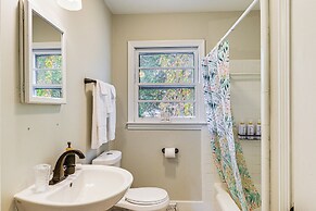 6 Mi to Dtwn Greenville: Taylors Home w/ Foosball