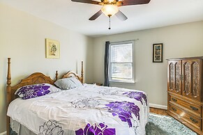 6 Mi to Dtwn Greenville: Taylors Home w/ Foosball