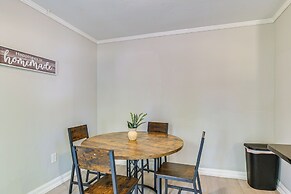 6 Mi to Dtwn Greenville: Taylors Home w/ Foosball