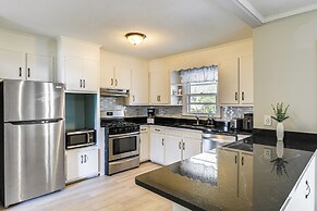 6 Mi to Dtwn Greenville: Taylors Home w/ Foosball